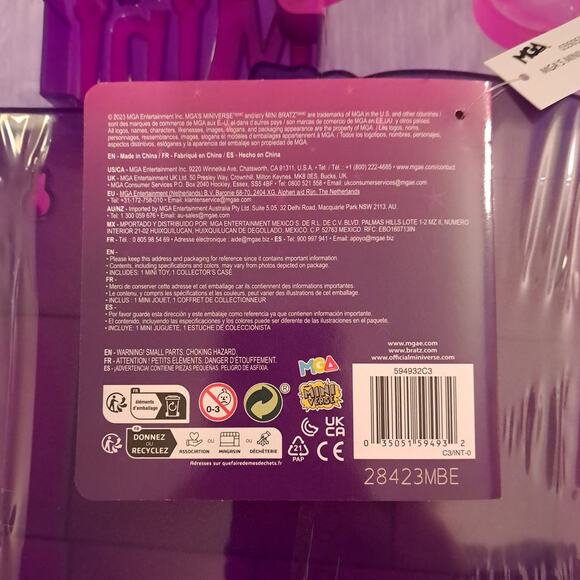 Bratz Miniverse Collector's Case with Exclusive Mini Figure Pretty N Punk Sasha - Picture 11 of 11